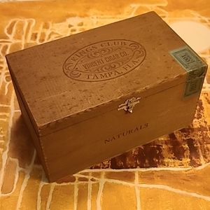Vintage Kings Club Vincent Cigar Co. Cedar Cigar Box, Tampa, Fla